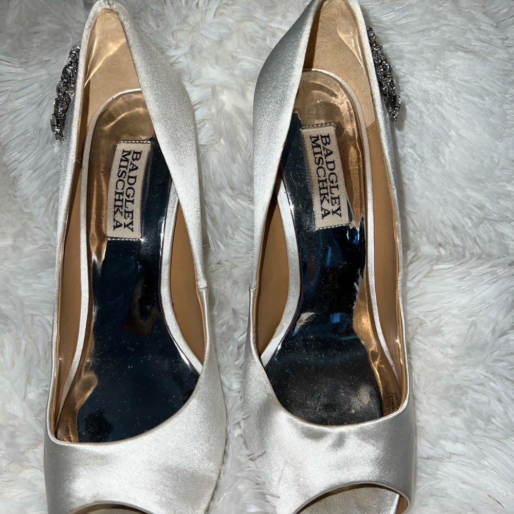 Badgly Mischka Ivory Women's Open Toe Size 6 Wedding